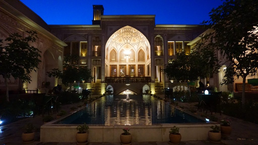 kashan nerede kalınır mahinestan raheb hotel