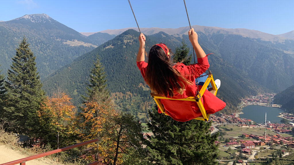 uzungöl'de salıncak keyfi